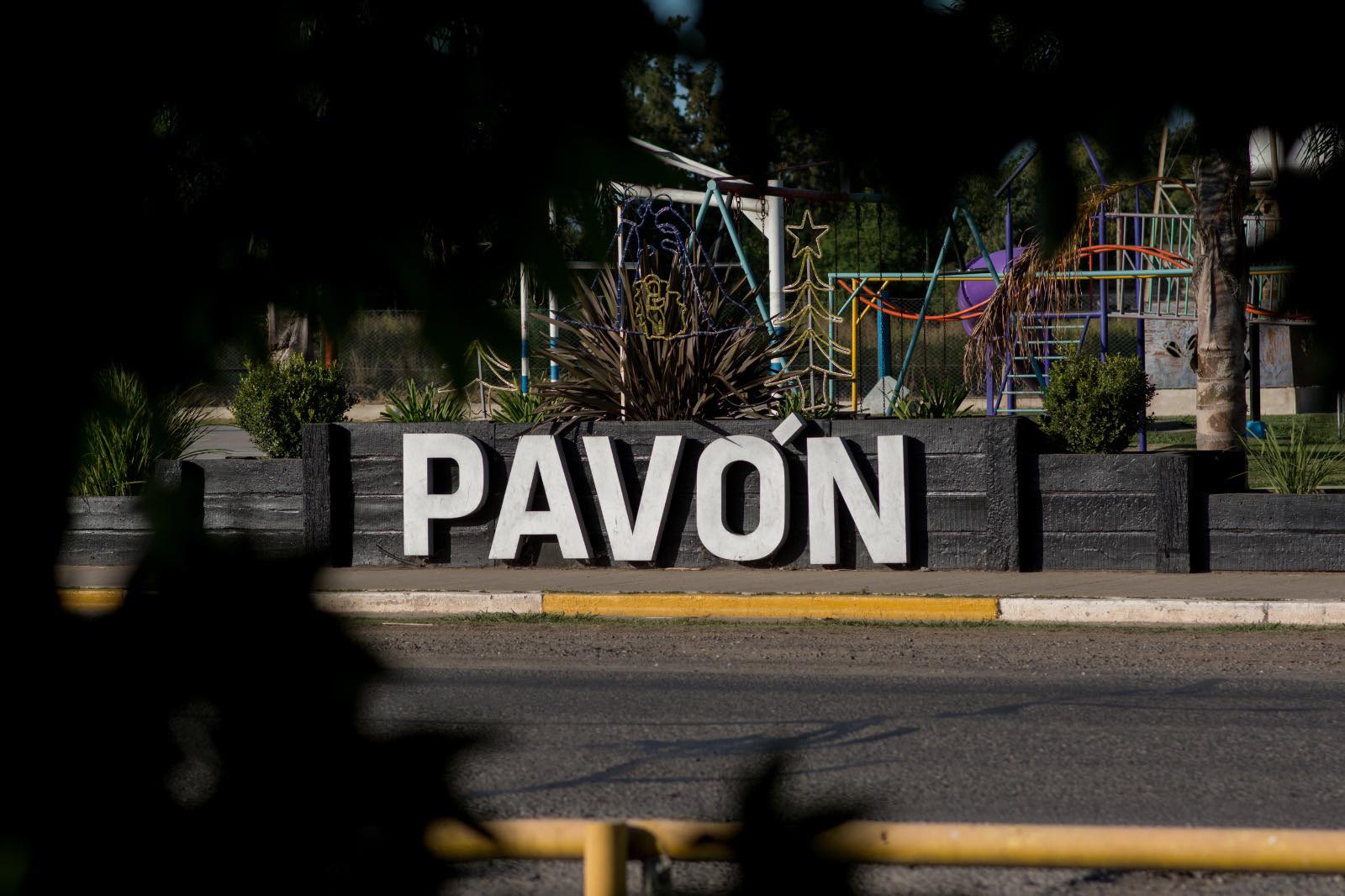 Fondo de entrenamiento minimalista con alto contraste.